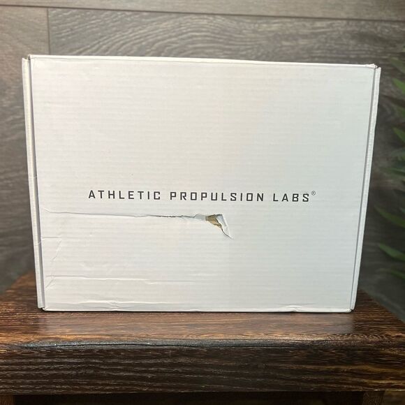 APL Women's Streamline Sneaker in Chocolate/Cobalt/Multi. Size 7. New in Box! - Picture 15 of 15